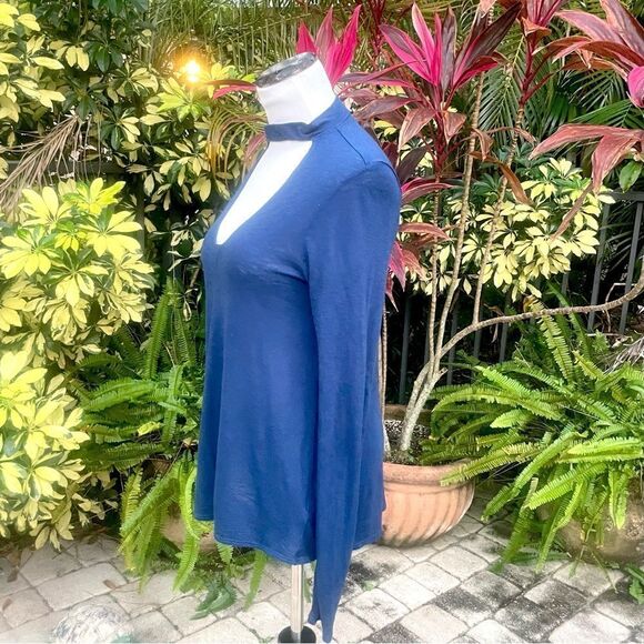 Express Choker Cut Out Mock Neck Top - Picture 3 of 5